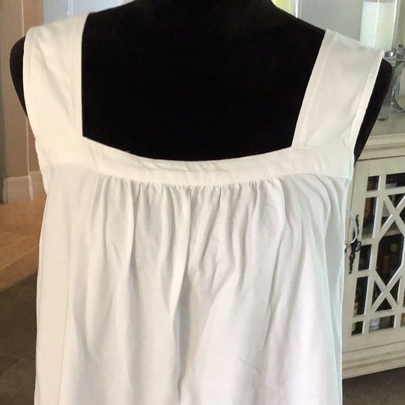 Anthro top, white, crochet bottom, size medium - Picture 2 of 7